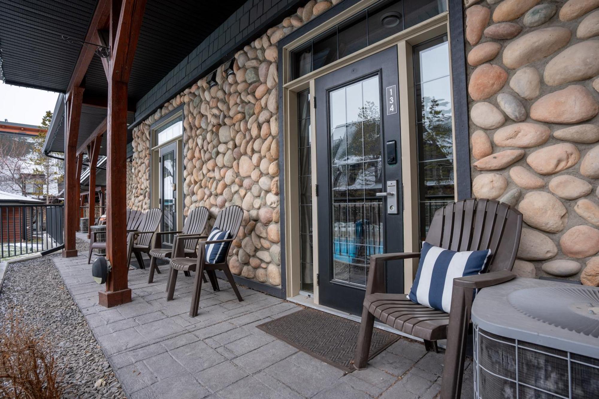 Grotto Canyon Chalet Canmore Exterior foto